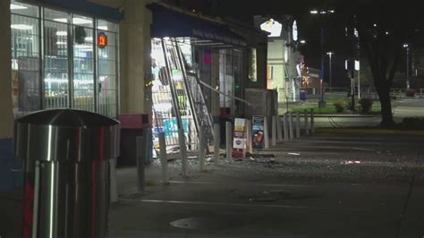 Police investigating Central West End gas station break-in
